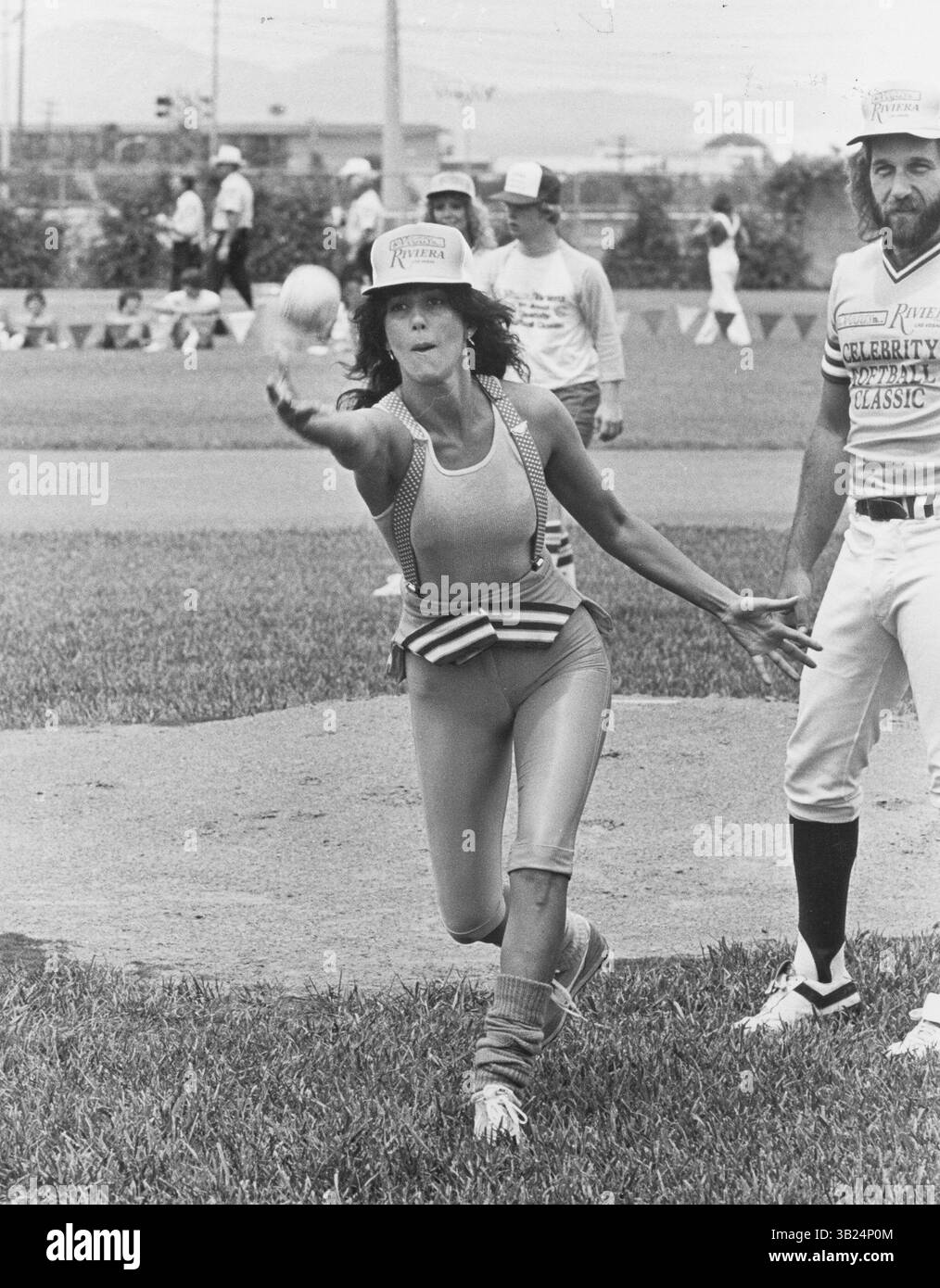 19 JANVIER 2011 - CHER ET MARK HUDSON 1981. JEU DE SOFTBALL DE CÉLÉBRITÉ(crédit image : © Globe photos/ZUMAPRESS.com) Banque D'Images