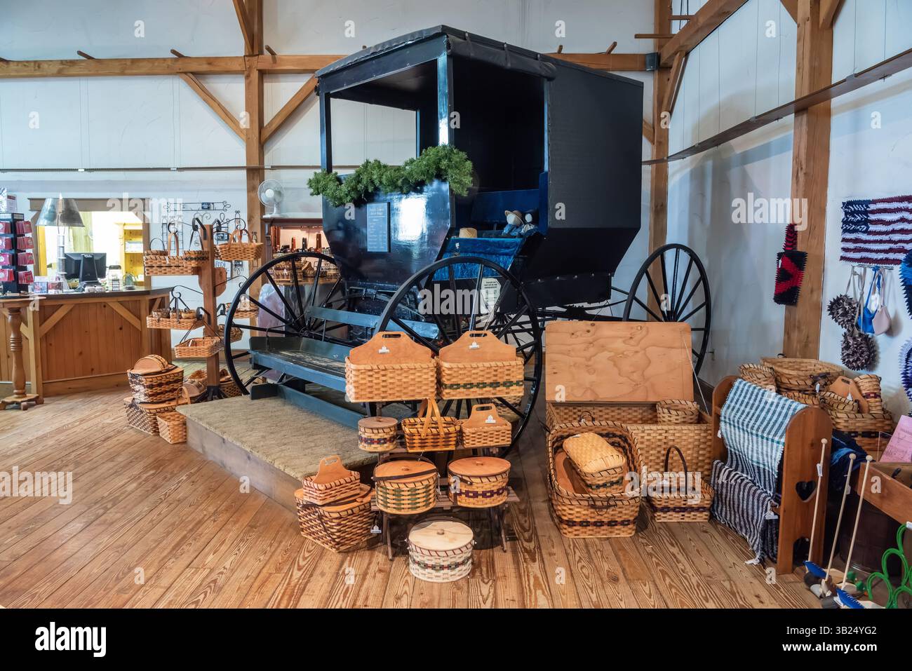 Berlin, Ohio, États-Unis d’Amérique – 13 octobre 2018. Le plus grand buggy Amish du monde à Berlin, OHIO. Pesant à 545 et mesurant plus de 3 m de haut an Banque D'Images