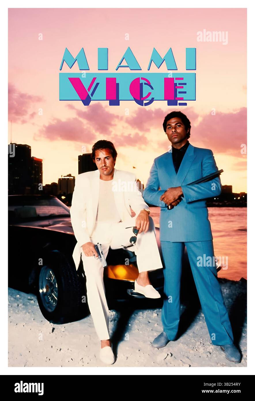 DON JOHNSON et PHILIP MICHAEL THOMAS dans MIAMI VICE (1984), réalisé par JOHN NICOLELLA, LEON ICHASO et RICHARD COMPTON. Crédit : UNIVERSAL TV / album Banque D'Images