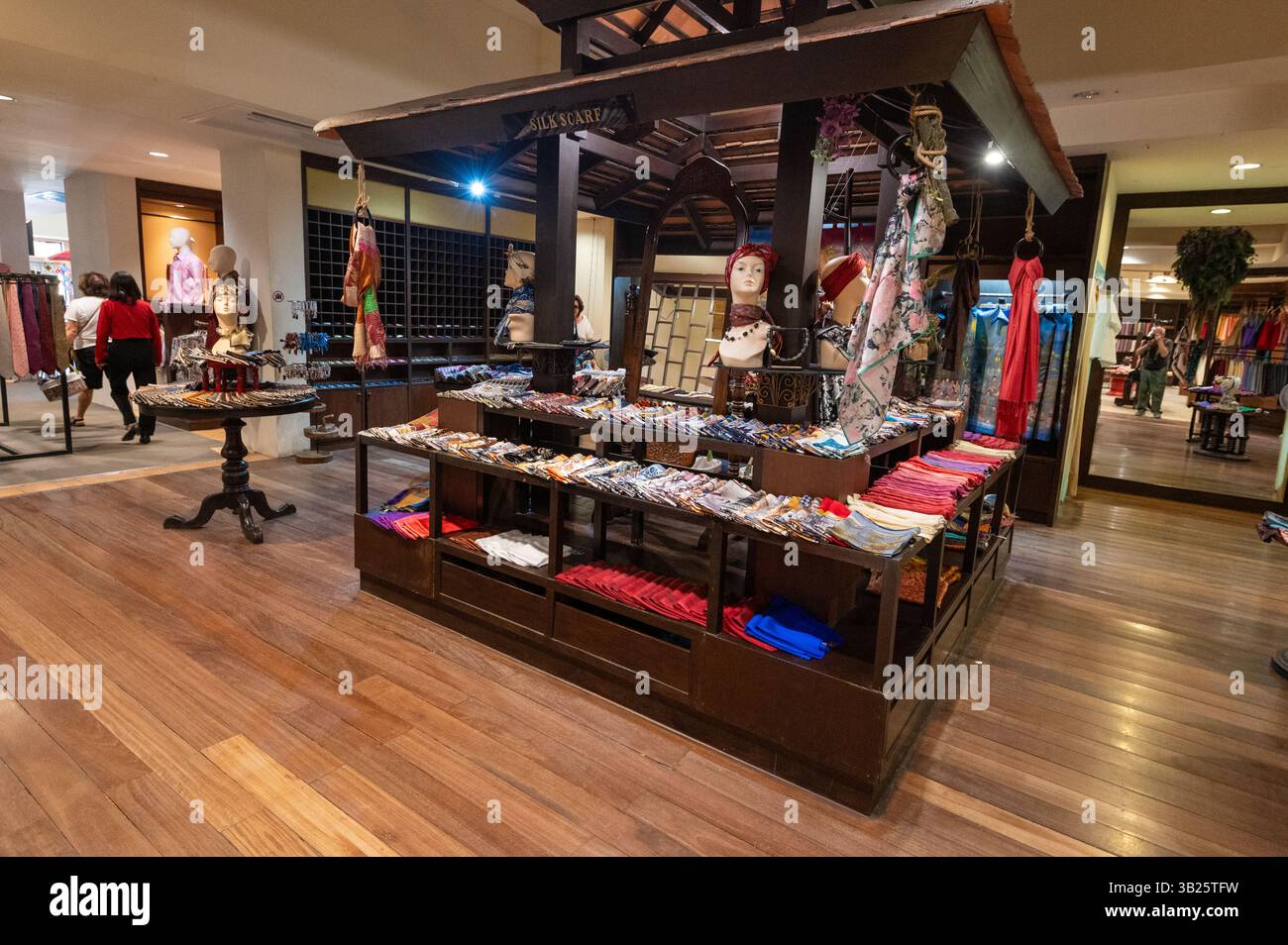 Le showroom de soie du « Thai Silk Village » situé à Ban Sanuan Nok, un village un quartier de Chiang mai, la deuxième plus grande ville de Thaïlande Banque D'Images