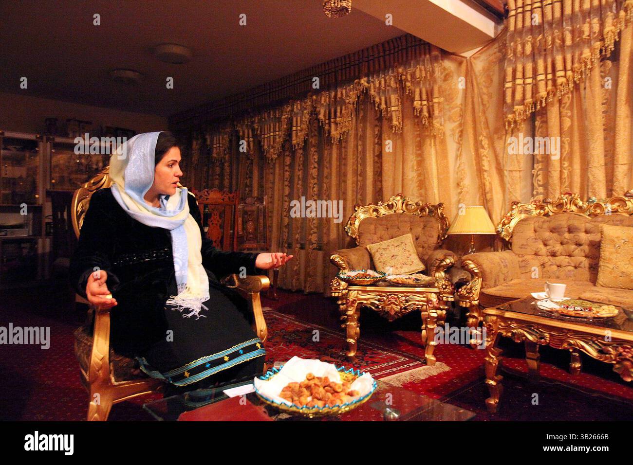 Dec. 02, 2009 - KABOUL, Texas, AFGHANISTAN - POUR LE MÉTRO - Fawzia Koofi, ministre du parlement afghan, répond aux questions à son domicile dimanche 6 décembre 2009 à Kaboul, Afghanistan. Fawzia est l'une des 91 femmes au parlement afghan. POUR LE BLOG SIG. (Crédit image : © San Antonio Express-News/ZUMApress.com) Banque D'Images