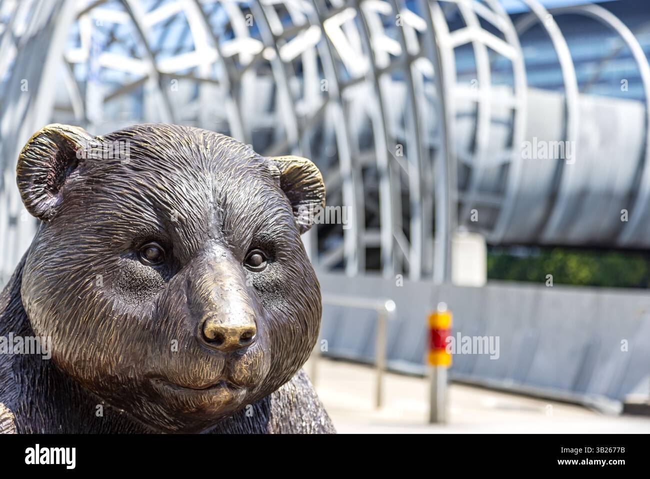 Melbourne, Australie - 21 janvier 2023 : sculpture publique en bronze de Wild Baby Giant Panda, par Gillie et Marc, sur les rives de la rivière Yarra, Melbourne, Aus Banque D'Images