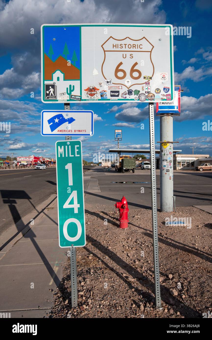 Panneau routier le long de la route 66, Seligman, comté de Yavapay, Arizona, États-Unis Banque D'Images