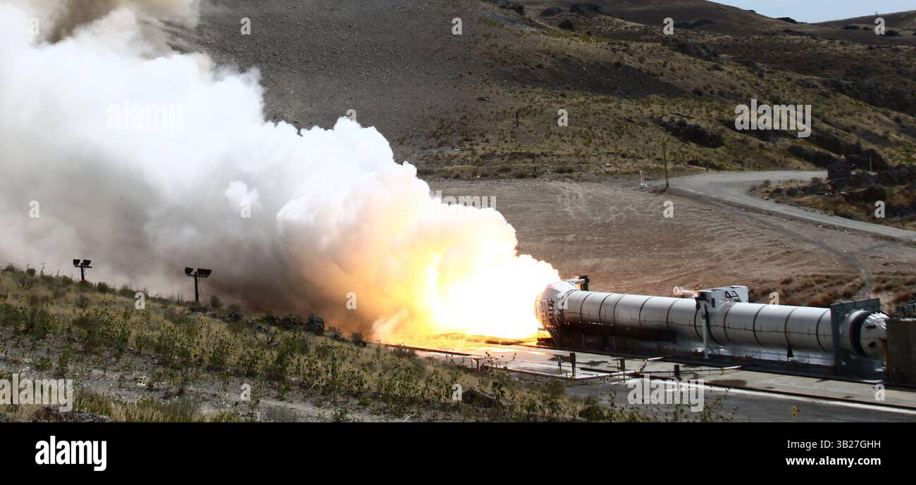 Sep 10, 2009 - Promontory, Utah, États-Unis - la NASA et alliant Techsystems (NYSE : ATK) sont entrés dans l'histoire aujourd'hui en réalisant le premier essai du premier étage du moteur fusée solide à cinq segments Ares I, marquant les premiers pas dans une nouvelle ère de l'exploration spatiale. C'est le propulseur d'appoint solide le plus puissant et le plus fiable au monde, et il est prévu pour les fusées Ares I et Ares V de la NASA. (Crédit image : © Gene Blevins/ZUMA Press) Banque D'Images