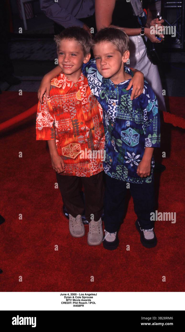 4 juin 2000 - Los AngelesJ. Dylan & Cole Sprouse. MTV Movie Awards. CRÉDIT : PHIL ROACH / IPOL.I4458PR.CREDIT : IPOL/GLOBE PHOTOS, INC. (Crédit image : © Globe photos/ZUMAPRESS.com) Banque D'Images