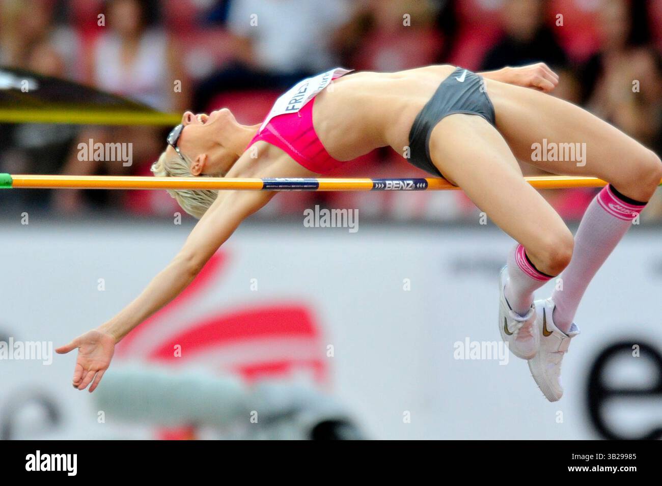 28 août 2009 - la sauteuse en hauteur allemande Ariane Friedrich quitte la barre lors d'une action au stade Letzigrund de la Weltklasse ZÅ¸Rich à Zurich, en Suisse. (Crédit image : © John Middlebrook/Cal Sport Media/ZUMA Press) Banque D'Images