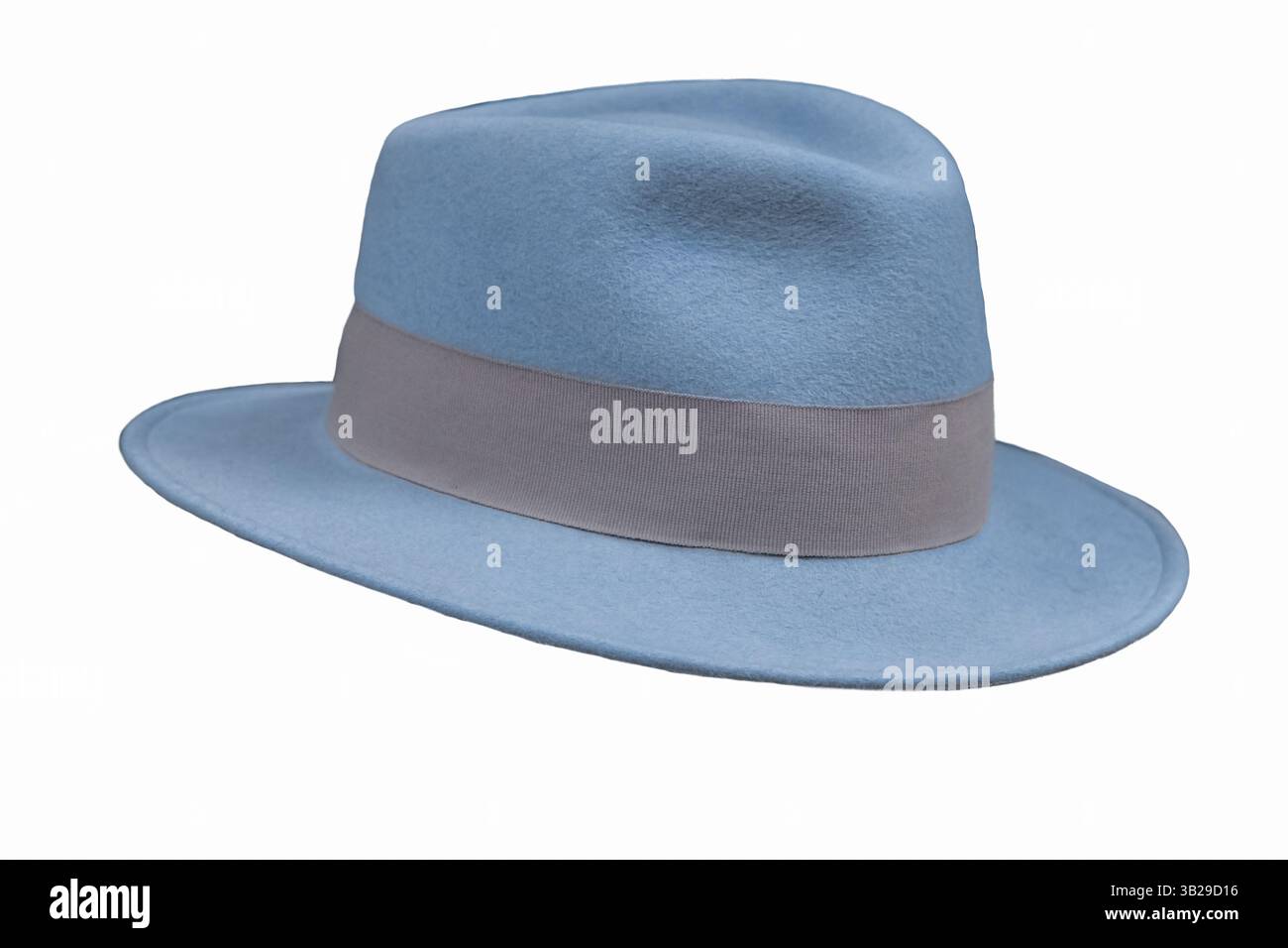 Chapeau Fedora bleu clair classique isolé sur blanc. Un couvre-chef unisexe tendance, élégant. Chapeau élégant à l'ancienne. Chapeau en feutre élégant gros plan. Personne, sel Banque D'Images