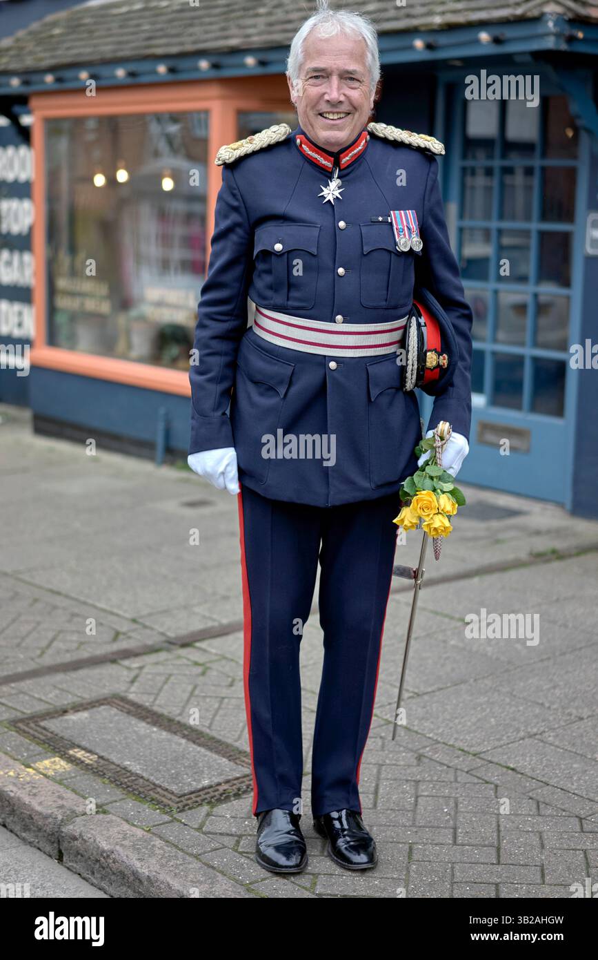 Célébration de l'anniversaire de Shakespeare avec un homme habillé en uniforme militaire de l'armée britannique, Stratford upon Avon, Warwickshire, Angleterre, Royaume-Uni 2025 Banque D'Images