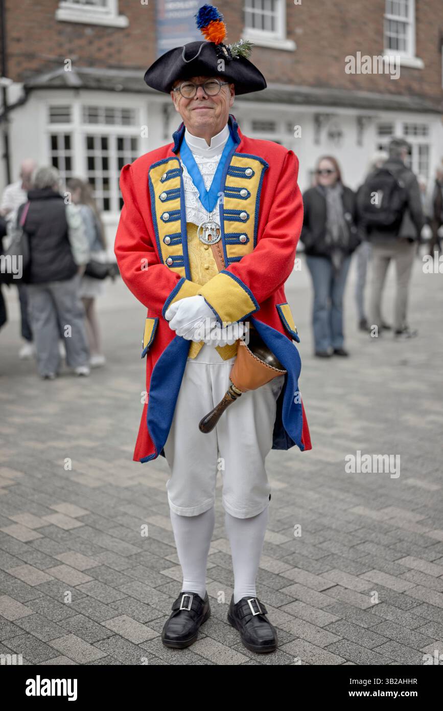 Célébration de l'anniversaire de Shakespeare, avec les participants vêtus d'un costume de fusilier traditionnel de la période Tudor. Stratford upon Avon, Angleterre Royaume-Uni 2025 Banque D'Images