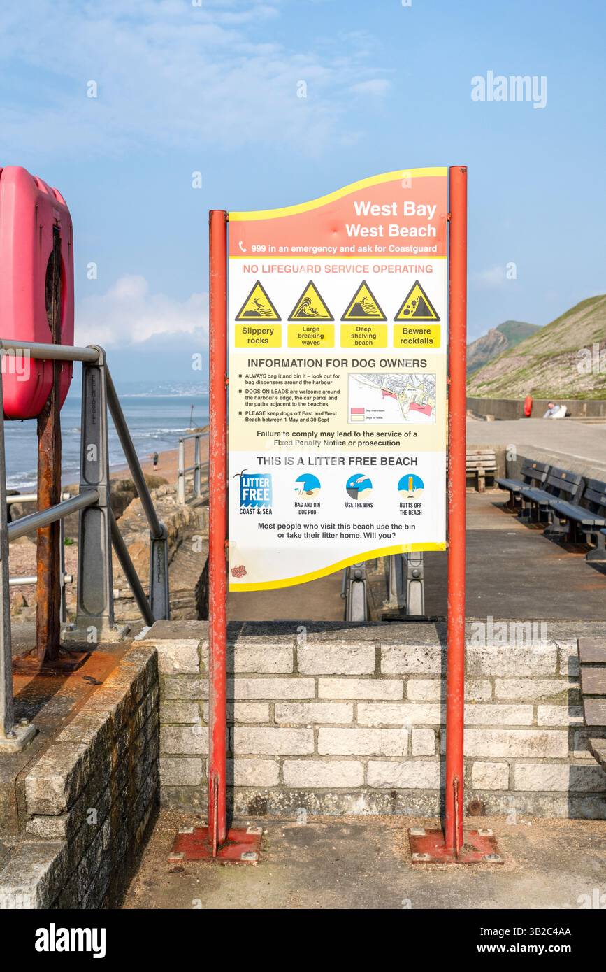 Panneau d'information à West Bay Beach Dorset Banque D'Images