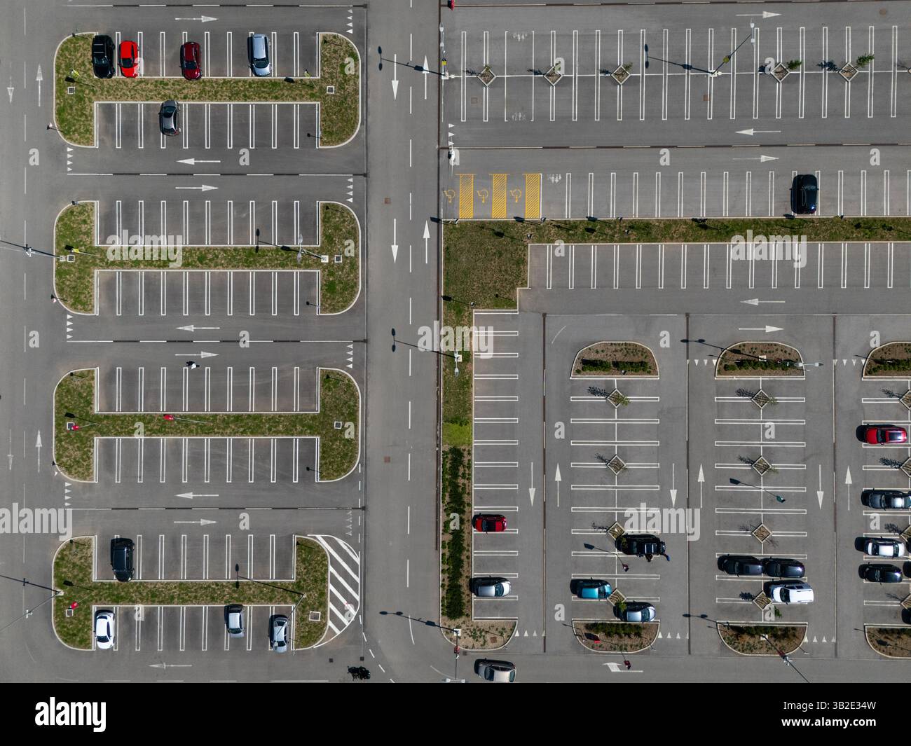 Place de parking dans le centre commercial. Vue aérienne Banque D'Images