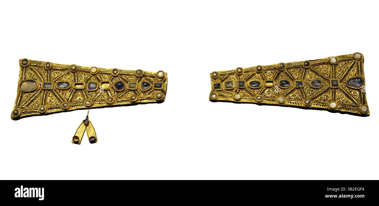 Guarrazar Hoard. Deux bras d'une croix processionnelle en or. Orfèvrerie wisigothique. Daté entre 621 et 672 AD. De Guarrazar (Guadamur, province de Tolède, Espagne). Musée archéologique national. Madrid. Espagne. Banque D'Images