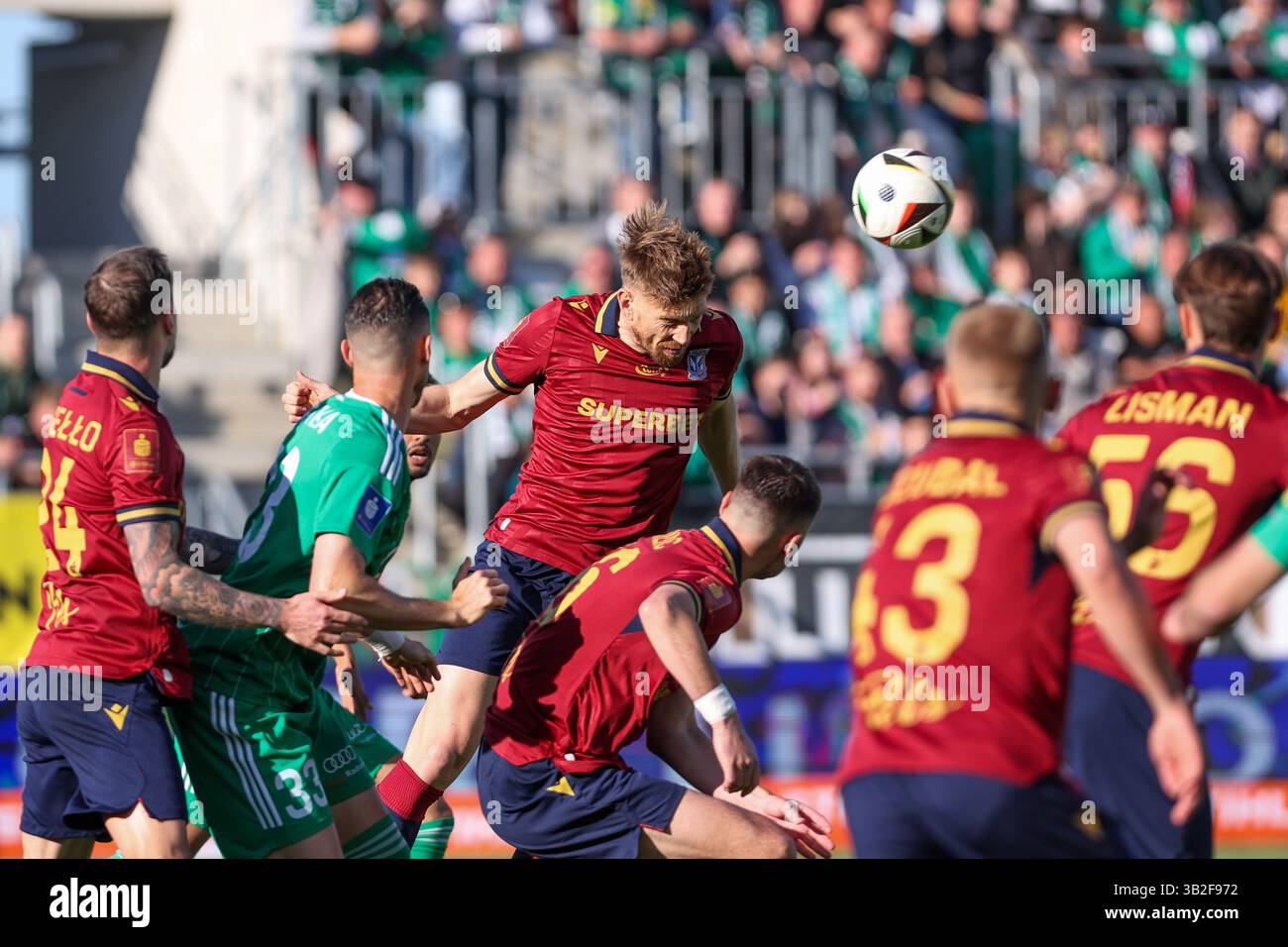 Radom, Pologne. 27 avril 2025 Bartosz Salamon lors du match Radomiak Radom vs Lech Poznan PKO Ekstraklasa au Radomiak Stadium. Crédit : Igor Jakubowski/Alamy Live News Banque D'Images