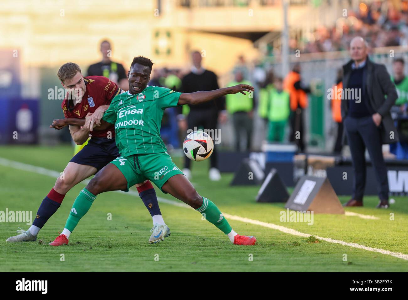 Radom, Pologne. 27 avril 2025 Zie Ouattara lors du match Radomiak Radom vs Lech Poznan PKO Ekstraklasa au stade Radomiak. Crédit : Igor Jakubowski/Alamy Live News Banque D'Images