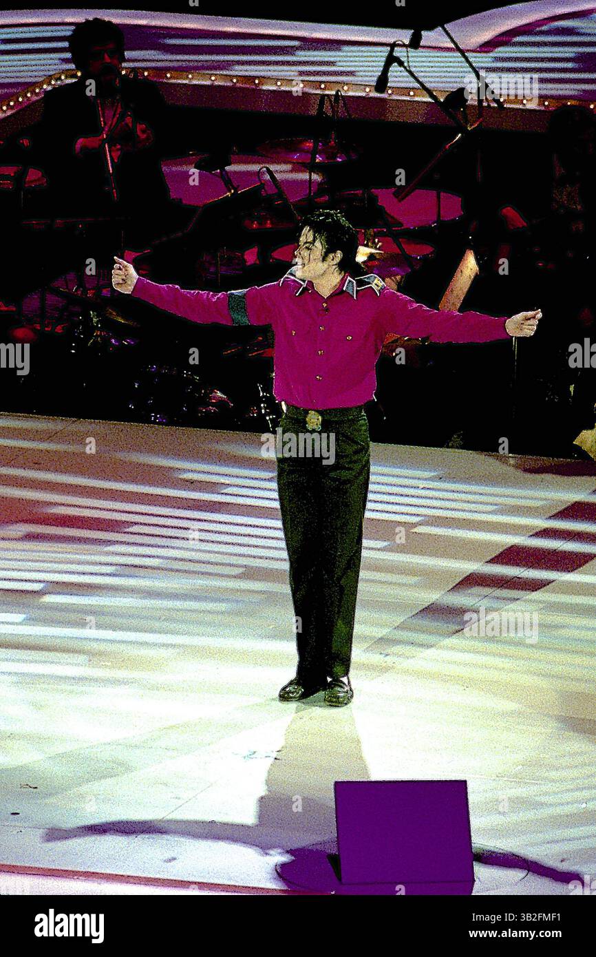 4 mai 2015 - Landover, Maryland, États-Unis d'Amérique - Landover, Maryland 1-19-1993.Michael Jackson se produit sur scène pour la ''Réunion américaine'' le 52e Gala inaugural qui s'est tenu à la U.S. Arena en l'honneur du président William Jefferson Clinton..crédit : Mark Reinstein (crédit image : © Mark Reinstein via ZUMA Wire) Banque D'Images