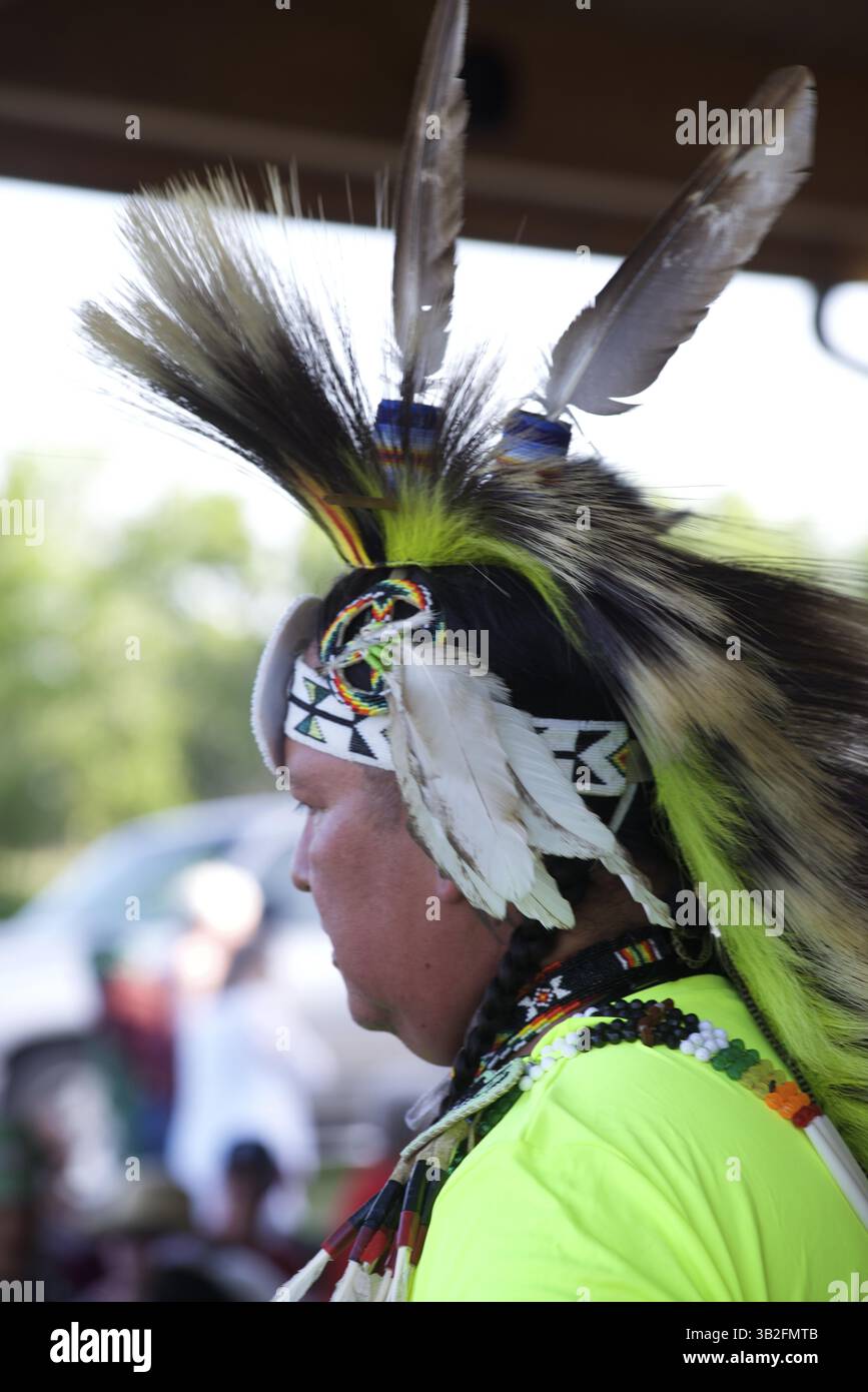 20 juin 2015 - Council Grove, Kansas, États-Unis d'Amérique - Council Grove, Kansas 6-20-2015.la nation Kaw, également appelée Kanza, tribu indienne américaine détient son premier pouvoir officiel en 142 ans sur ses propres terres près de Council Grove, Kansas..les Indiens Kaw avaient revendiqué un territoire qui couvrait des parties du Kansas, du Nebraska et du Missouri, mais au milieu du 19ème siècle, elle a été forcée dans ce qui est maintenant Oklahoma..ÊThe tribu est enracinée dans l'histoire du Kansas. L'État a pris son nom de la tribu, et un guerrier Kaw se dresse au sommet du dôme du Capitole de l'État..un traité de paix de 1825 avec t Banque D'Images