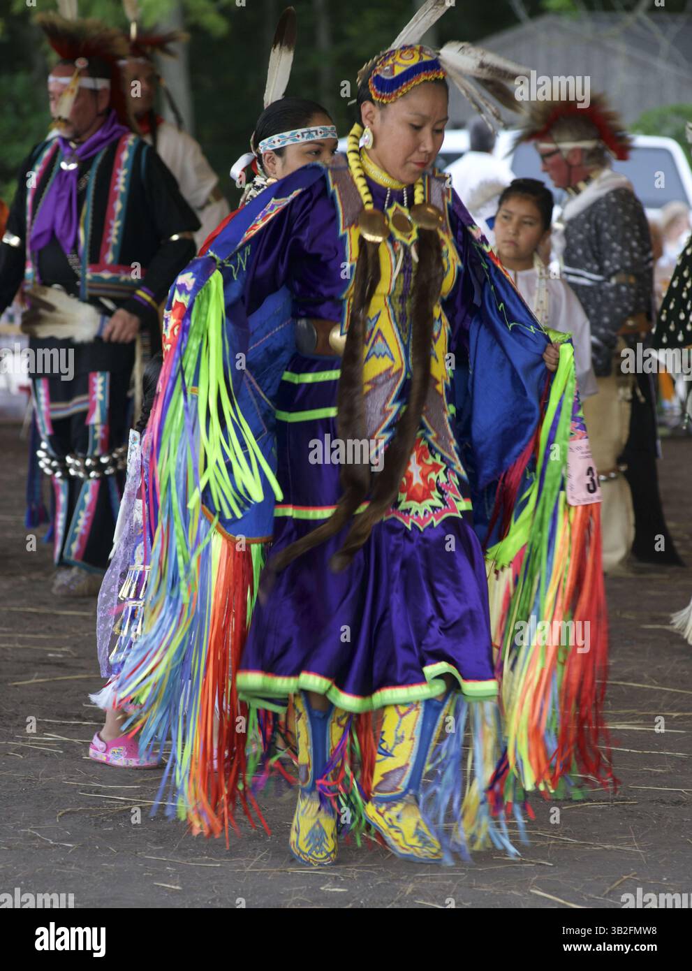 20 juin 2015 - Council Grove, Kansas, États-Unis d'Amérique - Council Grove, Kansas 6-20-2015.la nation Kaw, également appelée Kanza, tribu indienne américaine détient son premier pouvoir officiel en 142 ans sur ses propres terres près de Council Grove, Kansas..les Indiens Kaw avaient revendiqué un territoire qui couvrait des parties du Kansas, du Nebraska et du Missouri, mais au milieu du 19ème siècle, elle a été forcée dans ce qui est maintenant Oklahoma..ÊThe tribu est enracinée dans l'histoire du Kansas. L'État a pris son nom de la tribu, et un guerrier Kaw se dresse au sommet du dôme du Capitole de l'État..un traité de paix de 1825 avec t Banque D'Images