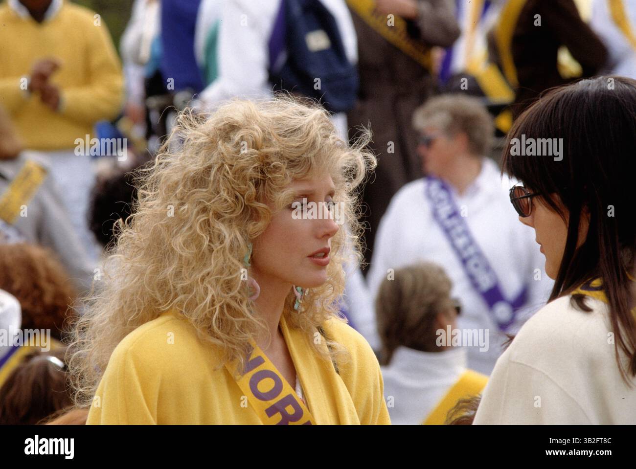 6 avril 2014 - Washington, District of Columbia, États-Unis d'Amérique - Washington, DC. 1989.L'actrice Morgan Fairchild au rallye Pro-Choice au Capitole américain..Morgan Fairchild (née Patsy Ann McClenny le 3 février 1950) est une actrice américaine. Elle a acquis de la notoriété à la fin des années 1970 et au début des années 1980 avec des rôles continus dans plusieurs séries télévisées, dans lesquelles elle a généralement véhiculé une image glamour. Fairchild a commencé sa carrière dans le soap opera de CBS Search for Tomorrow en tant que Jennifer Pace de 1973 à 1977 et a ensuite joué dans des spectacles de prime time, comme Dallas en tant que première Jenna Wade. Fairch Banque D'Images