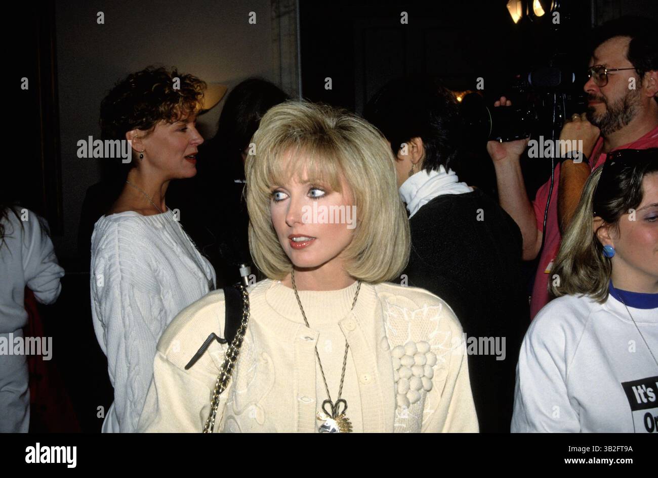6 avril 2014 - Washington, District of Columbia, États-Unis d'Amérique - Washington, DC. 1992.Morgan Fairchild à l'événement à DC..Morgan Fairchild (née Patsy Ann McClenny le 3 février 1950) est une actrice américaine. Elle a acquis de la notoriété à la fin des années 1970 et au début des années 1980 avec des rôles continus dans plusieurs séries télévisées, dans lesquelles elle a généralement véhiculé une image glamour. Fairchild a commencé sa carrière dans le soap opera de CBS Search for Tomorrow en tant que Jennifer Pace de 1973 à 1977 et a ensuite joué dans des spectacles de prime time, comme Dallas en tant que première Jenna Wade. Fairchild a joué un rôle de premier plan dans le Banque D'Images