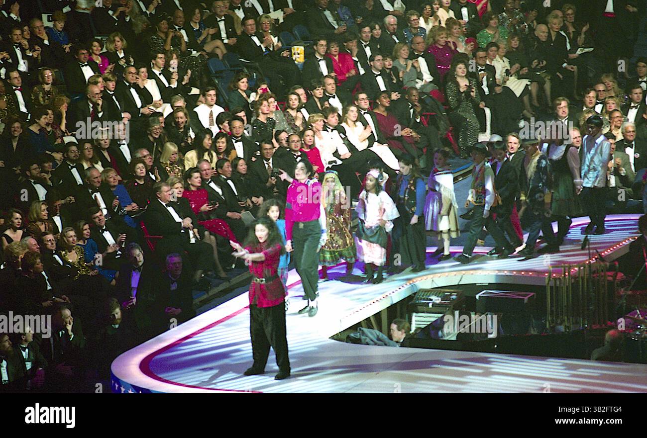 4 mai 2015 - Landover, Maryland, États-Unis d'Amérique - Landover, Maryland 1-19-1993.Michael Jackson se produit sur scène pour la ''Réunion américaine'' le 52e Gala inaugural qui s'est tenu à la U.S. Arena en l'honneur du président William Jefferson Clinton..crédit : Mark Reinstein (crédit image : © Mark Reinstein via ZUMA Wire) Banque D'Images