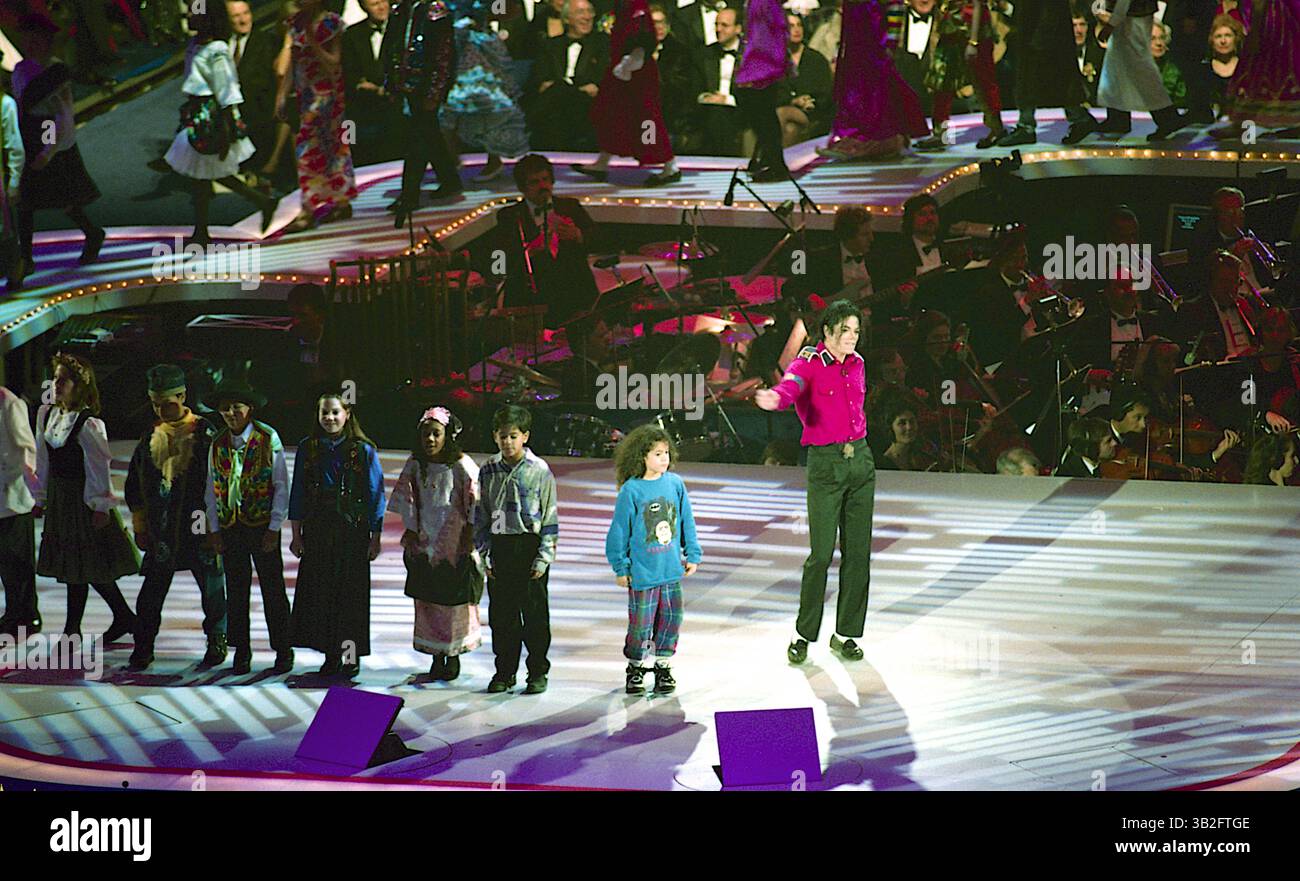 4 mai 2015 - Landover, Maryland, États-Unis d'Amérique - Landover, Maryland 1-19-1993.Michael Jackson se produit sur scène pour la ''Réunion américaine'' le 52e Gala inaugural qui s'est tenu à la U.S. Arena en l'honneur du président William Jefferson Clinton..crédit : Mark Reinstein (crédit image : © Mark Reinstein via ZUMA Wire) Banque D'Images