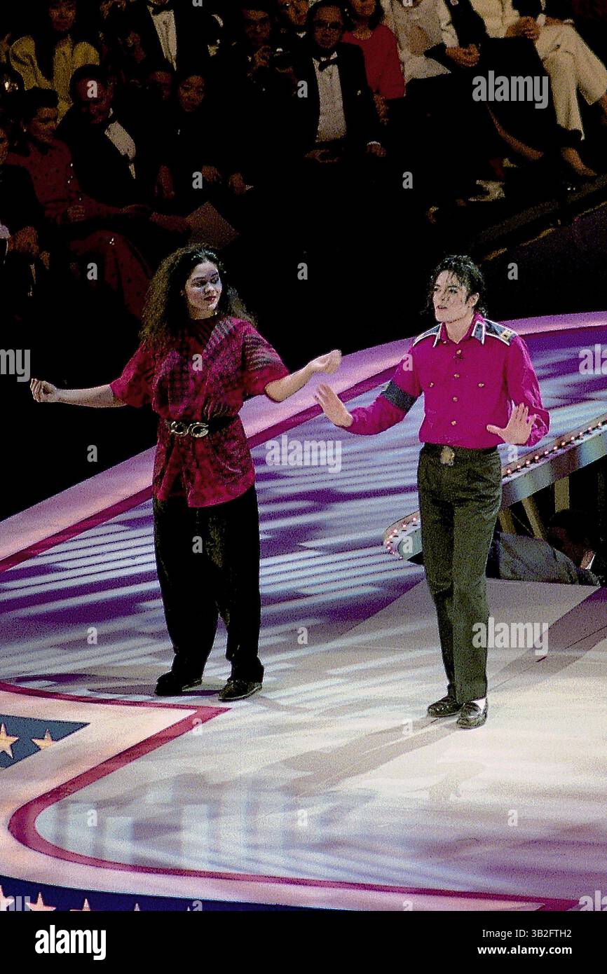 4 mai 2015 - Landover, Maryland, États-Unis d'Amérique - Landover, Maryland 1-19-1993.Michael Jackson se produit sur scène pour la ''Réunion américaine'' le 52e Gala inaugural qui s'est tenu à la U.S. Arena en l'honneur du président William Jefferson Clinton..crédit : Mark Reinstein (crédit image : © Mark Reinstein via ZUMA Wire) Banque D'Images