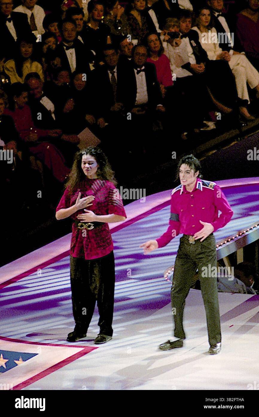 4 mai 2015 - Landover, Maryland, États-Unis d'Amérique - Landover, Maryland 1-19-1993.Michael Jackson se produit sur scène pour la ''Réunion américaine'' le 52e Gala inaugural qui s'est tenu à la U.S. Arena en l'honneur du président William Jefferson Clinton..crédit : Mark Reinstein (crédit image : © Mark Reinstein via ZUMA Wire) Banque D'Images