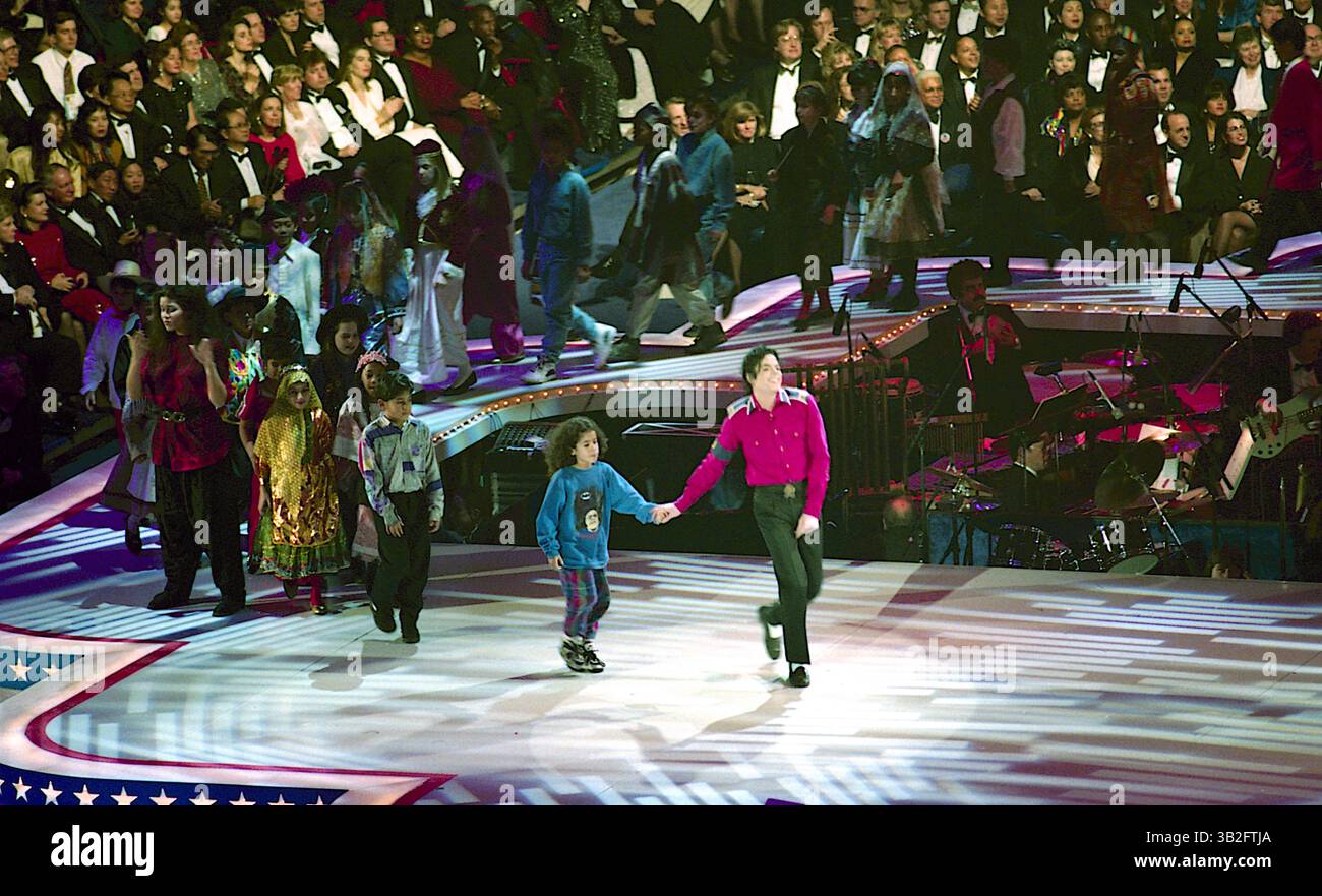 4 mai 2015 - Landover, Maryland, États-Unis d'Amérique - Landover, Maryland 1-19-1993.Michael Jackson se produit sur scène pour la ''Réunion américaine'' le 52e Gala inaugural qui s'est tenu à la U.S. Arena en l'honneur du président William Jefferson Clinton..crédit : Mark Reinstein (crédit image : © Mark Reinstein via ZUMA Wire) Banque D'Images