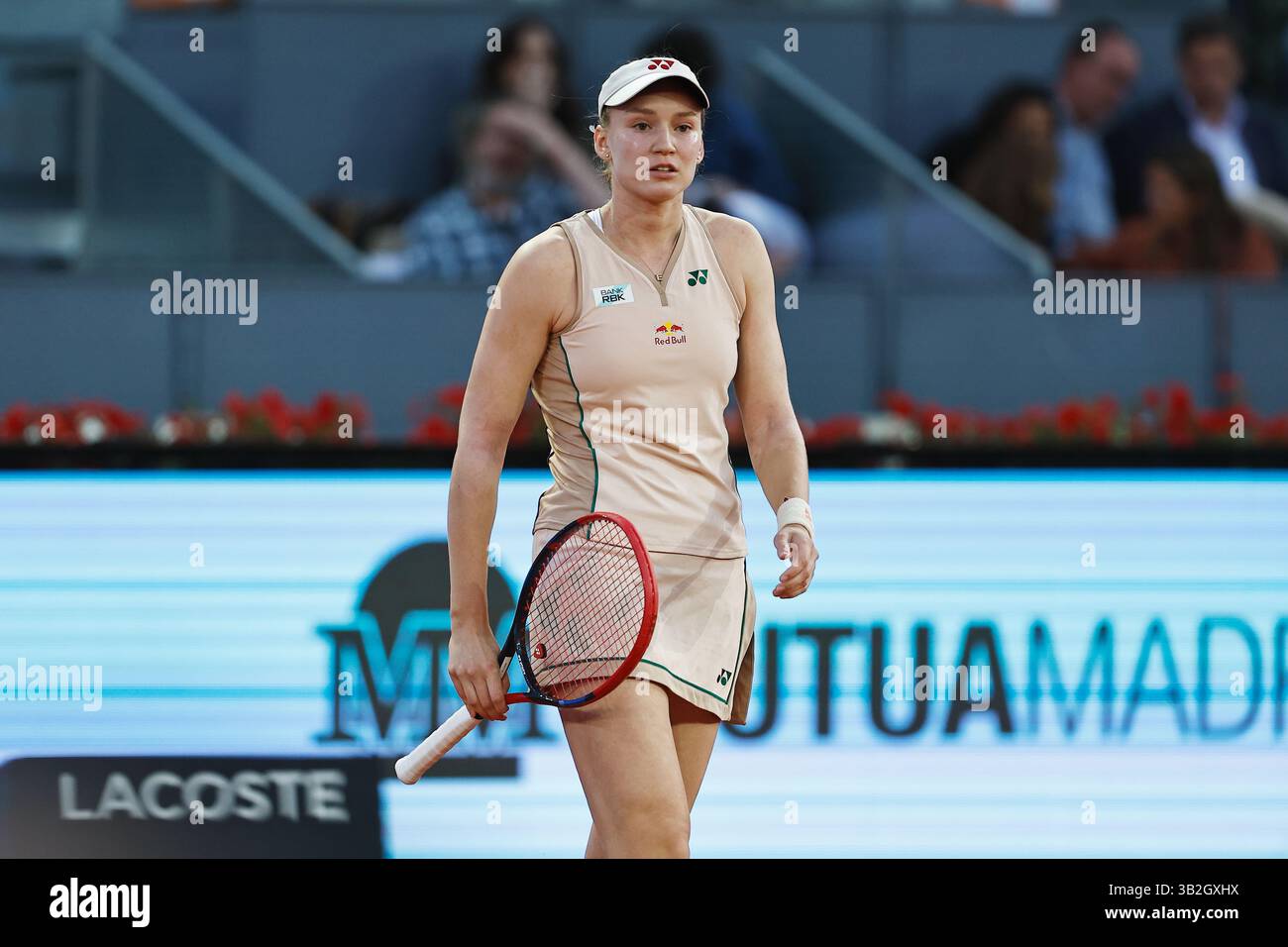 Madrid, Espagne. 27 avril 2025. Elena Rybakina (UKR) Tennis : Elena Rybakina lors de la ronde simple de 32 match contre Elina Svitolina sur le WTA tour 1000 tournois Mutua Madrid Open tournoi de tennis à la Caja Magica de Madrid, Espagne . Crédit : Mutsu Kawamori/AFLO/Alamy Live News Banque D'Images