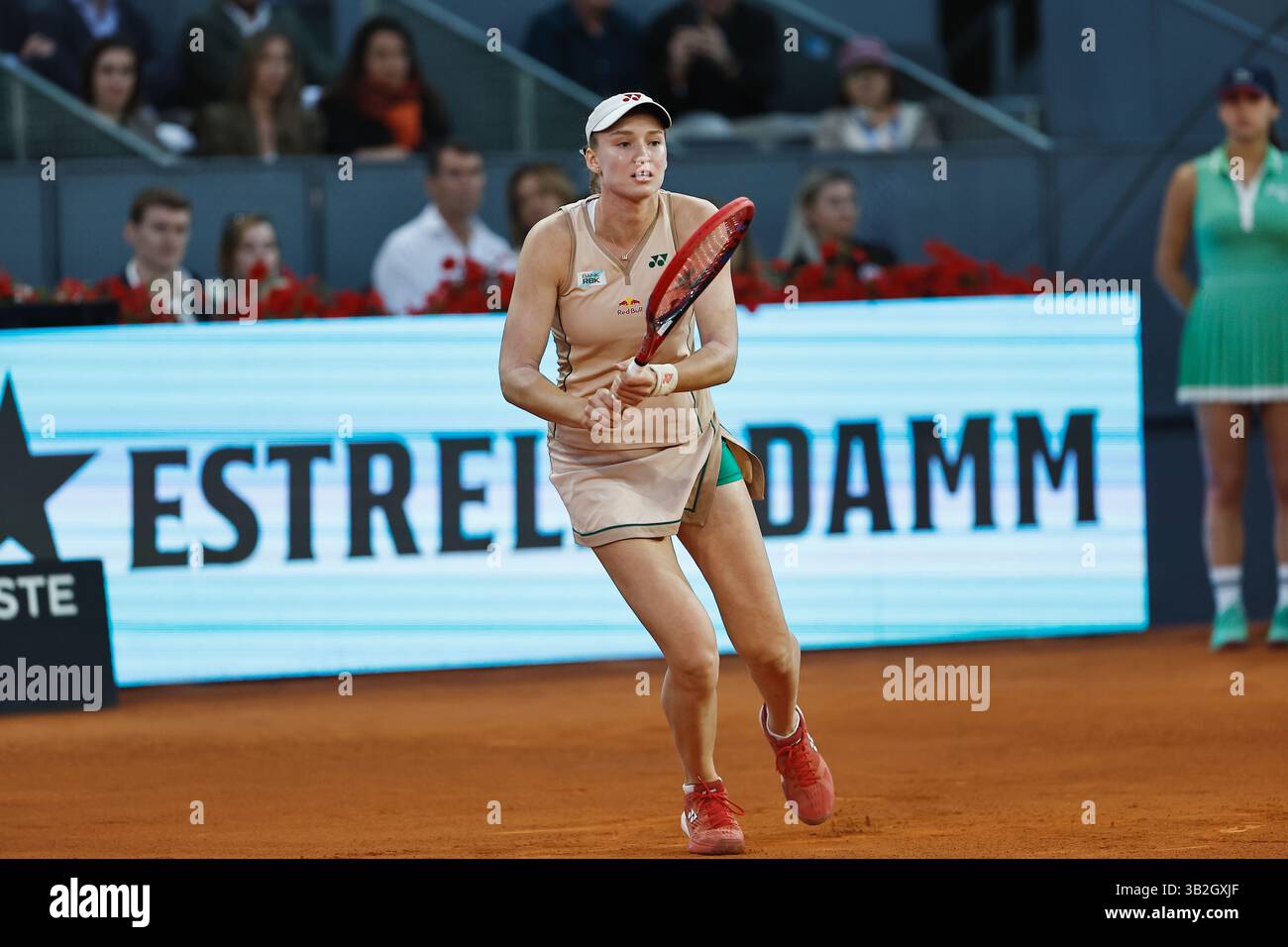 Madrid, Espagne. 27 avril 2025. Elena Rybakina (UKR) Tennis : Elena Rybakina lors de la ronde simple de 32 match contre Elina Svitolina sur le WTA tour 1000 tournois Mutua Madrid Open tournoi de tennis à la Caja Magica de Madrid, Espagne . Crédit : Mutsu Kawamori/AFLO/Alamy Live News Banque D'Images