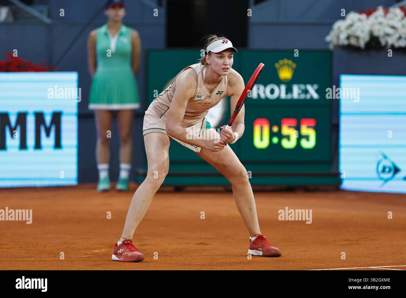 Madrid, Espagne. 27 avril 2025. Elena Rybakina (UKR) Tennis : Elena Rybakina lors de la ronde simple de 32 match contre Elina Svitolina sur le WTA tour 1000 tournois Mutua Madrid Open tournoi de tennis à la Caja Magica de Madrid, Espagne . Crédit : Mutsu Kawamori/AFLO/Alamy Live News Banque D'Images