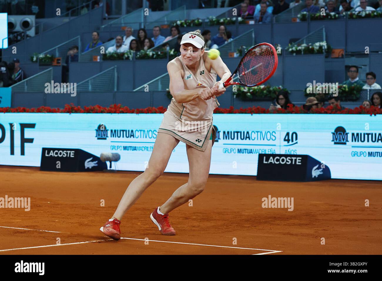Madrid, Espagne. 27 avril 2025. Elena Rybakina (UKR) Tennis : Elena Rybakina lors de la ronde simple de 32 match contre Elina Svitolina sur le WTA tour 1000 tournois Mutua Madrid Open tournoi de tennis à la Caja Magica de Madrid, Espagne . Crédit : Mutsu Kawamori/AFLO/Alamy Live News Banque D'Images