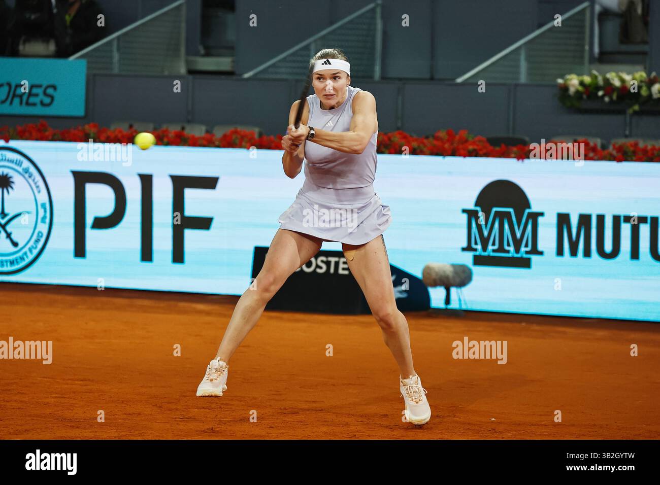 Madrid, Espagne. 27 avril 2025. Elina Svitolina (UKR) Tennis : Elina Svitolina lors de la ronde simple de 32 match contre Elena Rybakina sur le WTA tour 1000 tournois Mutua Madrid Open tournoi de tennis à la Caja Magica de Madrid, Espagne . Crédit : Mutsu Kawamori/AFLO/Alamy Live News Banque D'Images