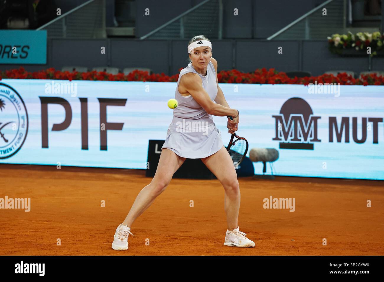 Madrid, Espagne. 27 avril 2025. Elina Svitolina (UKR) Tennis : Elina Svitolina lors de la ronde simple de 32 match contre Elena Rybakina sur le WTA tour 1000 tournois Mutua Madrid Open tournoi de tennis à la Caja Magica de Madrid, Espagne . Crédit : Mutsu Kawamori/AFLO/Alamy Live News Banque D'Images