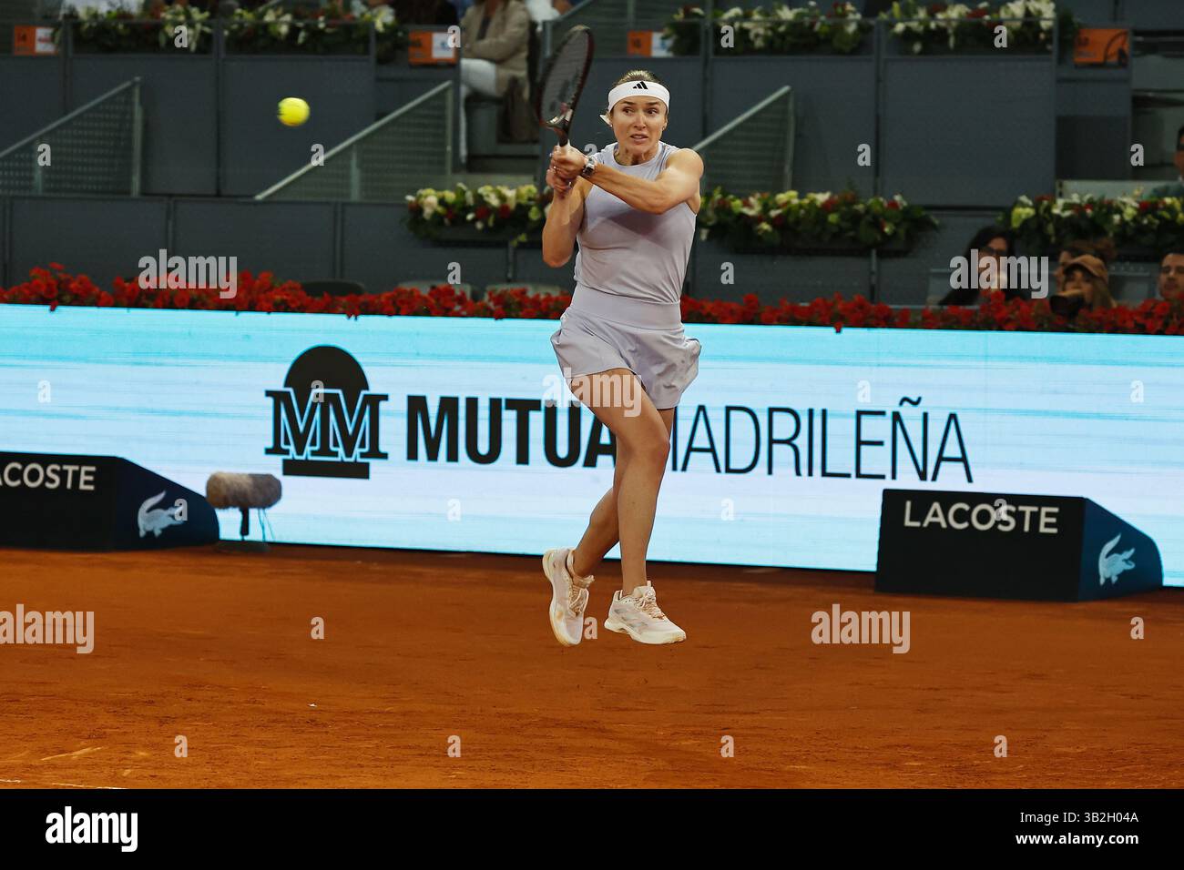 Madrid, Espagne. 27 avril 2025. Elina Svitolina (UKR) Tennis : Elina Svitolina lors de la ronde simple de 32 match contre Elena Rybakina sur le WTA tour 1000 tournois Mutua Madrid Open tournoi de tennis à la Caja Magica de Madrid, Espagne . Crédit : Mutsu Kawamori/AFLO/Alamy Live News Banque D'Images