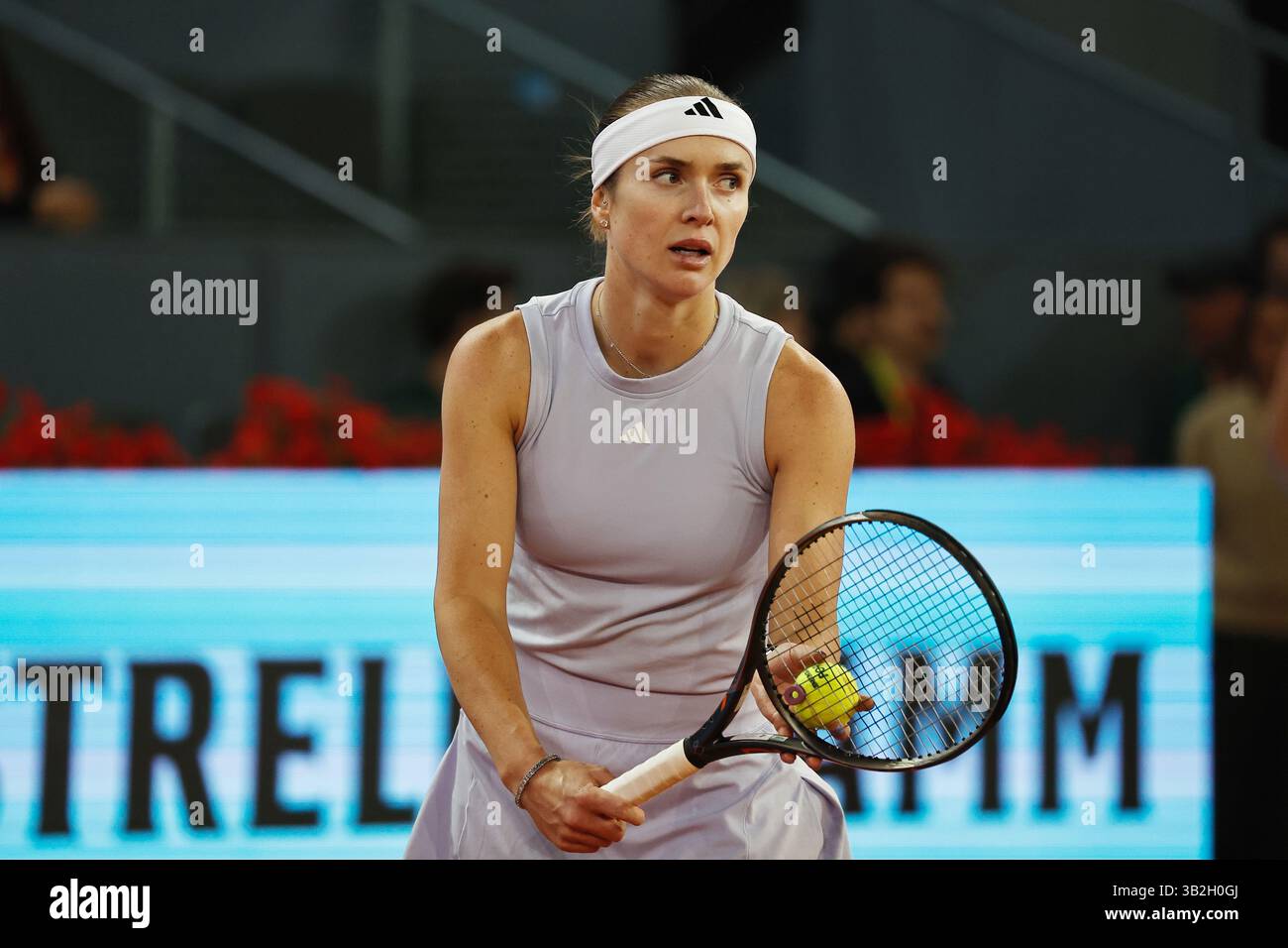 Madrid, Espagne. 27 avril 2025. Elina Svitolina (UKR) Tennis : Elina Svitolina lors de la ronde simple de 32 match contre Elena Rybakina sur le WTA tour 1000 tournois Mutua Madrid Open tournoi de tennis à la Caja Magica de Madrid, Espagne . Crédit : Mutsu Kawamori/AFLO/Alamy Live News Banque D'Images