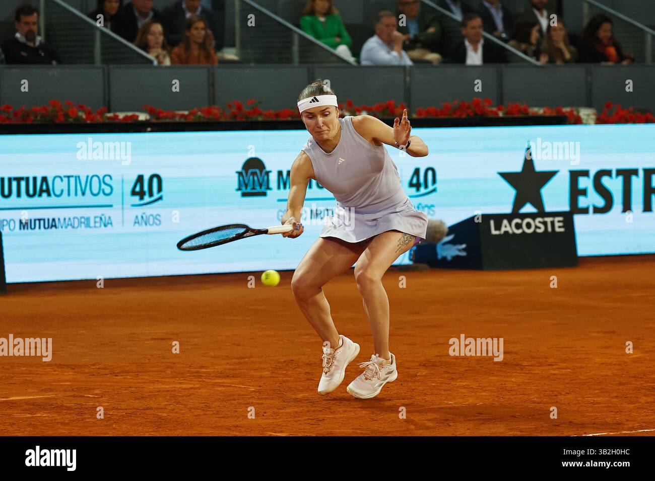 Madrid, Espagne. 27 avril 2025. Elina Svitolina (UKR) Tennis : Elina Svitolina lors de la ronde simple de 32 match contre Elena Rybakina sur le WTA tour 1000 tournois Mutua Madrid Open tournoi de tennis à la Caja Magica de Madrid, Espagne . Crédit : Mutsu Kawamori/AFLO/Alamy Live News Banque D'Images
