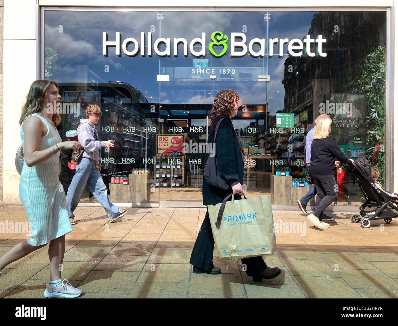 Holland & Barrett, Princes Street, Édimbourg, Écosse - Image de stock capturée avec un smartphone