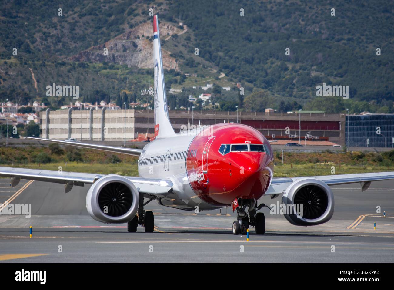 Avion de ligne moderne et ultramoderne Boeing 737 MAX de la compagnie aérienne norvégienne Norwegian Air Shuttle AOC à l'aéroport de Malaga. Banque D'Images