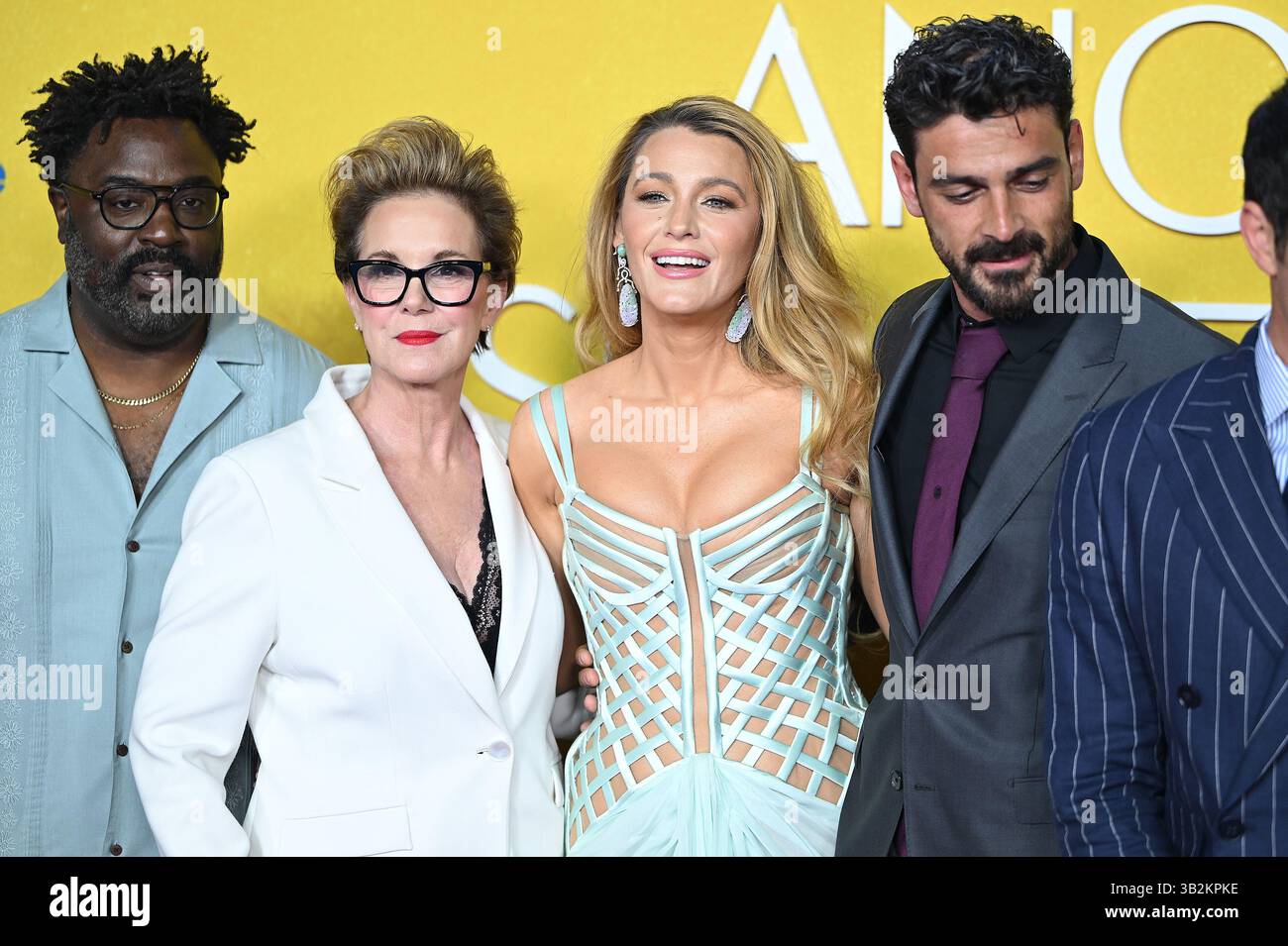 New York, États-Unis. 27 avril 2025. (G-d) Bashir Salahuddin, Elizabeth Perkins, Blake Lively et Michele Morrone assistent à la projection New-yorkaise de « Another simple Favor » au Jazz au Lincoln Center, New York, NY, le 27 avril 2025. (Photo par Anthony Behar/Sipa USA) crédit : Sipa USA/Alamy Live News Banque D'Images