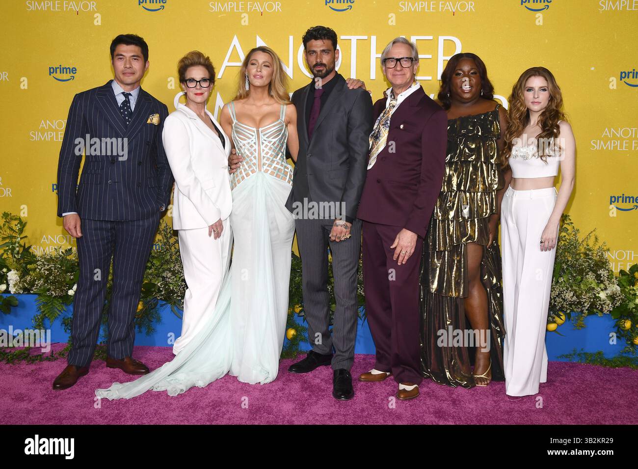 New York, États-Unis. 27 avril 2025. Henry Golding, Basic Salahuddin, Elizabeth Perkins, Blake Lively, Michele Morrone, le réalisateur Paul Feig, Alex Newell et Anna Kendrick assistent à la projection New-yorkaise d'Another simple Favor au Jazz Center, New York, NY, le 27 avril 2025. (Photo par Anthony Behar/Sipa USA) crédit : Sipa USA/Alamy Live News Banque D'Images