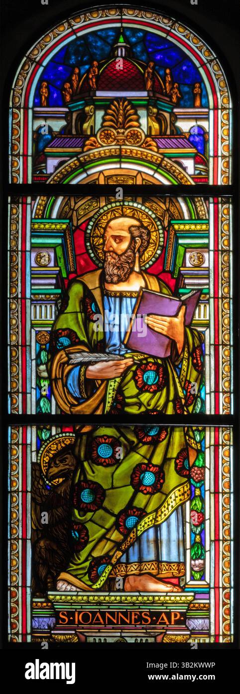 FLORENCE, ITALIE - 20 MARS 2025 : le rassemblement Jean l'Évangéliste l'Apôtre dans l'église Chiesa di Sacro Cuore di Gesu de Rodolfo Fanfani (1899-1973). Banque D'Images