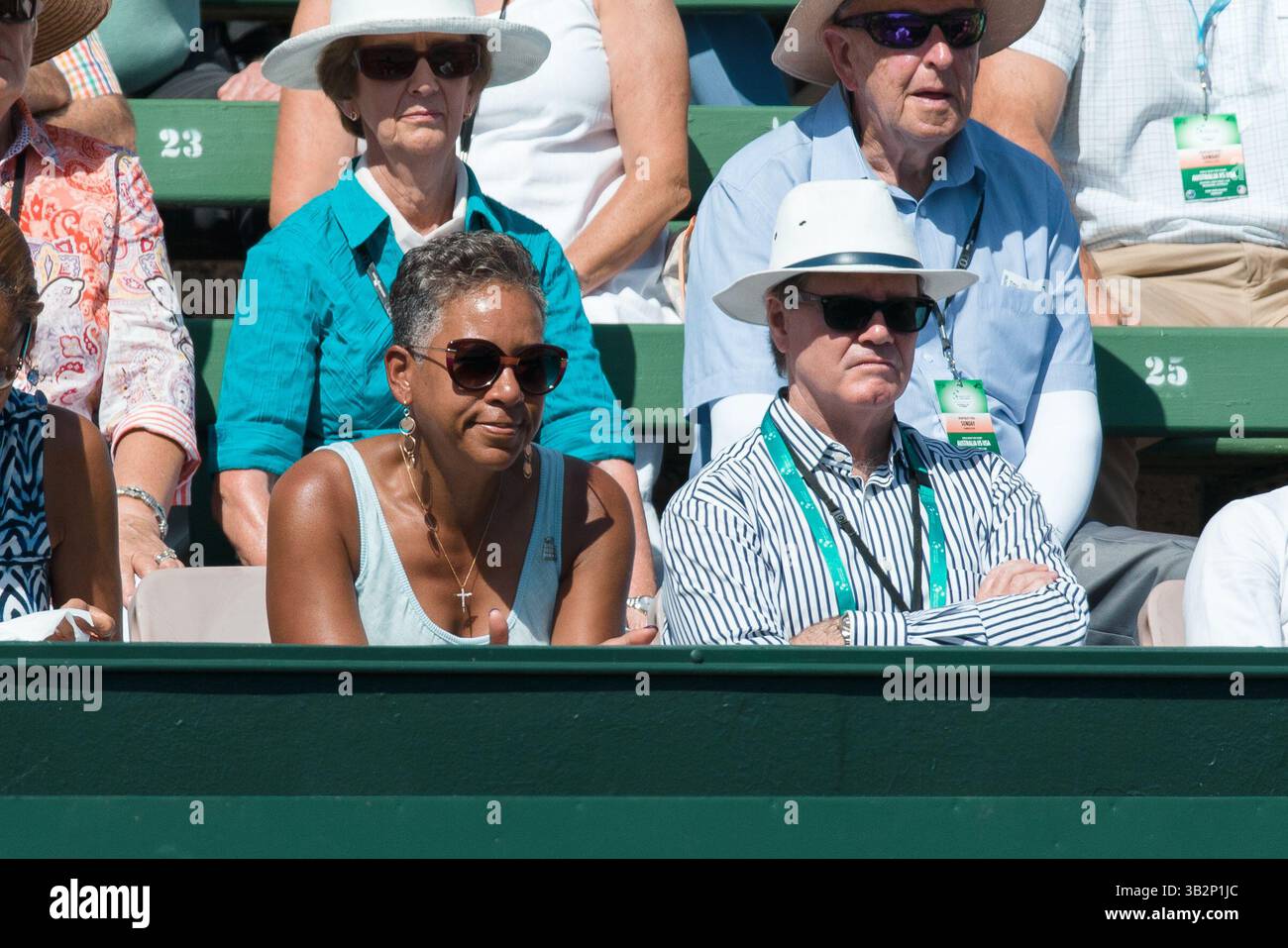 6 mars 2016 : Katrina Adams, présidente du conseil d'administration, PDG et présidente de l'USTA, regarde le premier match en simple inverse entre John Isner des États-Unis et Bernard Tomic d'Australie lors de la première manche du Groupe BNP Paribas Davis Cup World Group entre l'Australie et les États-Unis au club de tennis Kooyong à Melbourne, en Australie. Sydney Low/Cal Sport Media(image crédit : © Sydney Low/CSM via ZUMA Wire) Banque D'Images