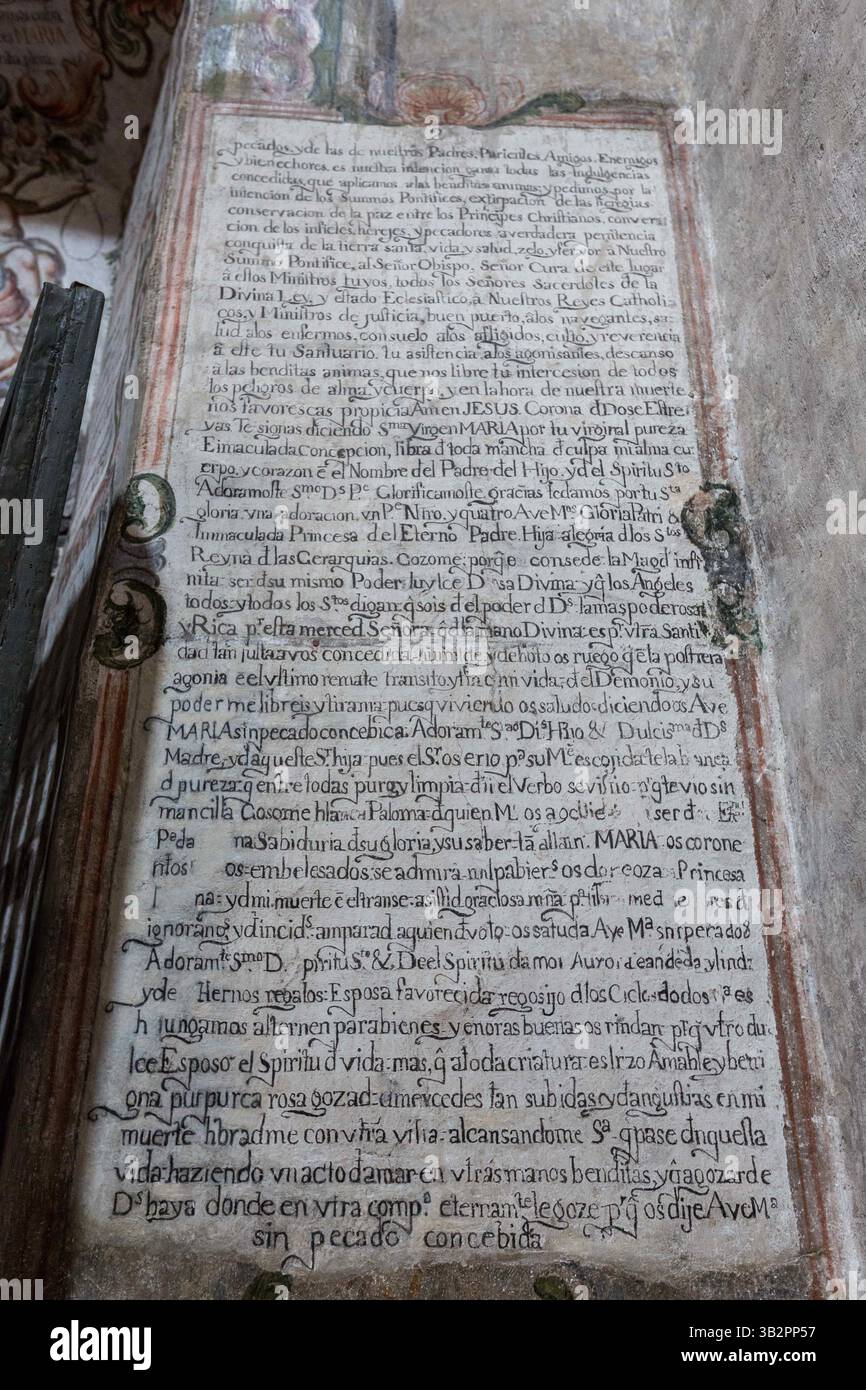 3 janvier 2016 - Atotonilco, Guanajuato, Mexique - peintures murales baroques folkloriques mexicaines peintes sur le plafond et les murs du Sanctuaire d'Atotonilco, un important sanctuaire catholique à Atotonilco, Mexique. Les peintures ont été réalisées par Antonio Martinez de Pocasangre et Jose Maria Barajas sur une période de trente ans et est connue sous le nom de Chapelle Sixtine du Mexique. (Crédit image : © Richard Ellis via ZUMA Wire) Banque D'Images