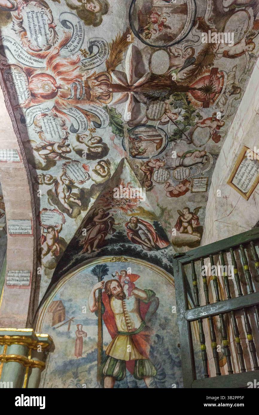 3 janvier 2016 - Atotonilco, Guanajuato, Mexique - intérieur du Sanctuaire d'Atotonilco avec des peintures murales folkloriques mexicaines et baroques peintes sur le plafond et les murs à Atotonilco, Mexique. Les peintures ont été réalisées par Antonio Martinez de Pocasangre et Jose Maria Barajas sur une période de trente ans et est connue sous le nom de Chapelle Sixtine du Mexique. (Crédit image : © Richard Ellis via ZUMA Wire) Banque D'Images