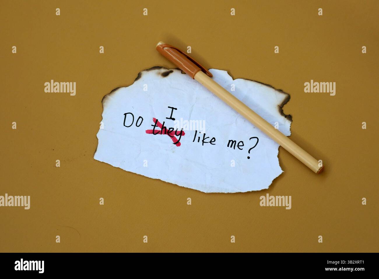 Les SMS manuscrits m'aiment-ils ? Remplacement Do I like me ? Concept pour Elf-Reflection : embrasser l'identité personnelle et la croissance Banque D'Images
