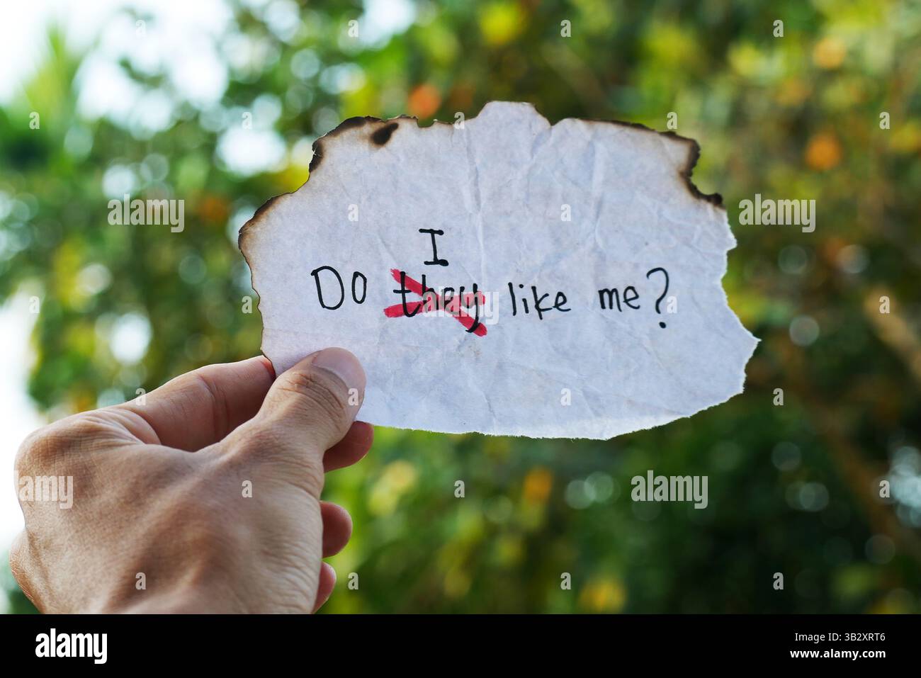 Les SMS manuscrits m'aiment-ils ? Remplacement Do I like me ? Concept pour Elf-Reflection : embrasser l'identité personnelle et la croissance Banque D'Images