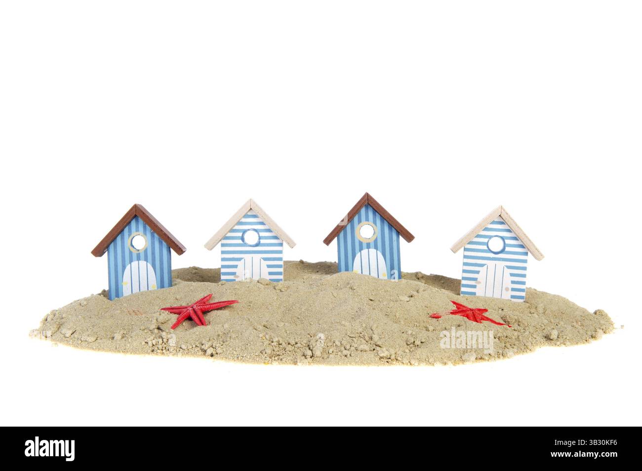 Row Beach maisons dans le sable à la plage Banque D'Images