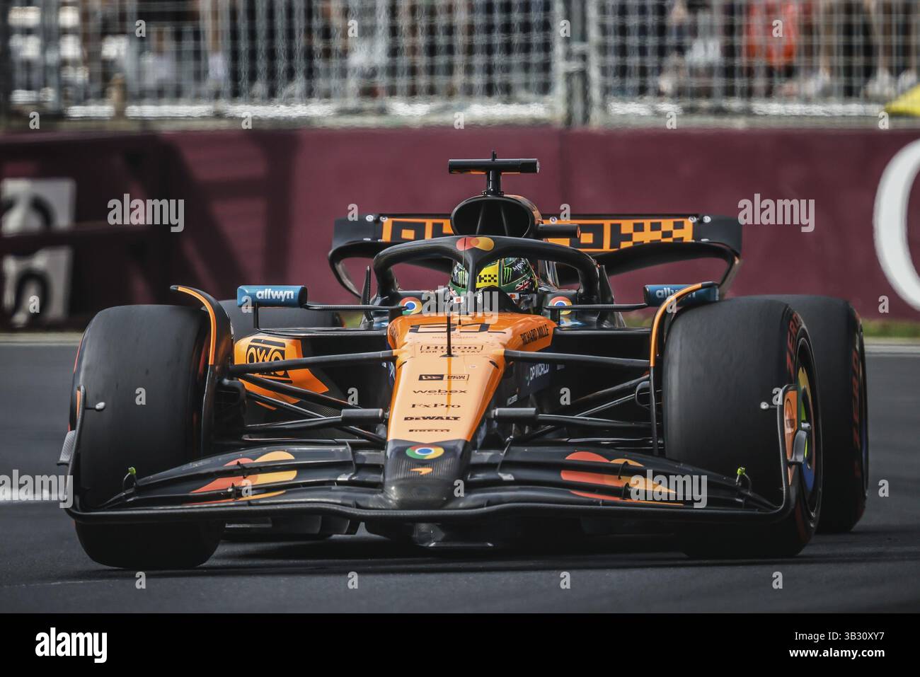 L'australien Oscar Piastri pilote l'écurie McLaren Formula 1 Team MCL39 lors des qualifications au Grand Prix d'Australie 2025 à Albert Park à Melbourne, au Banque D'Images