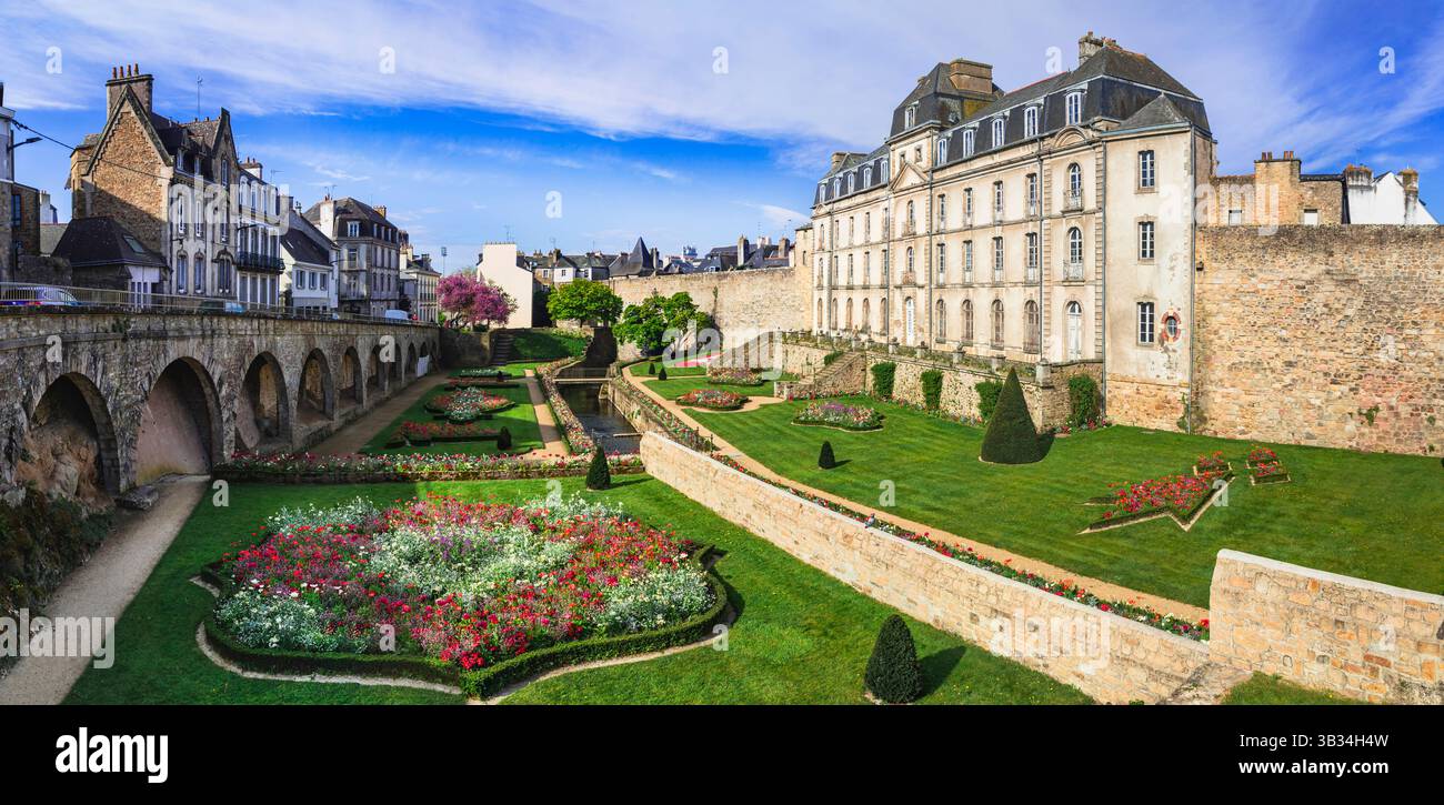 Impressionnant château Hermine à vannes, monument historique dans le vieux centre-ville, vue avec jardins majestueux. Bretagne, France Banque D'Images